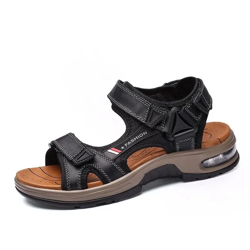 Merket Summer Menns sandaler Ekte skinn Menn Tøfler Gladiator Men Beach Sandaler Myke komfortable utendørs vade sko 38-46