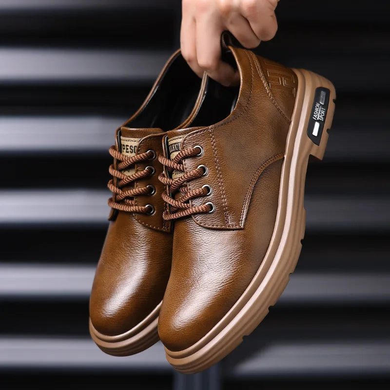 Британска платформа кожени обувки за дерби за мъже дизайнер мек басейни мъжки рокли обувки модни леки мъжки сватбени обувки