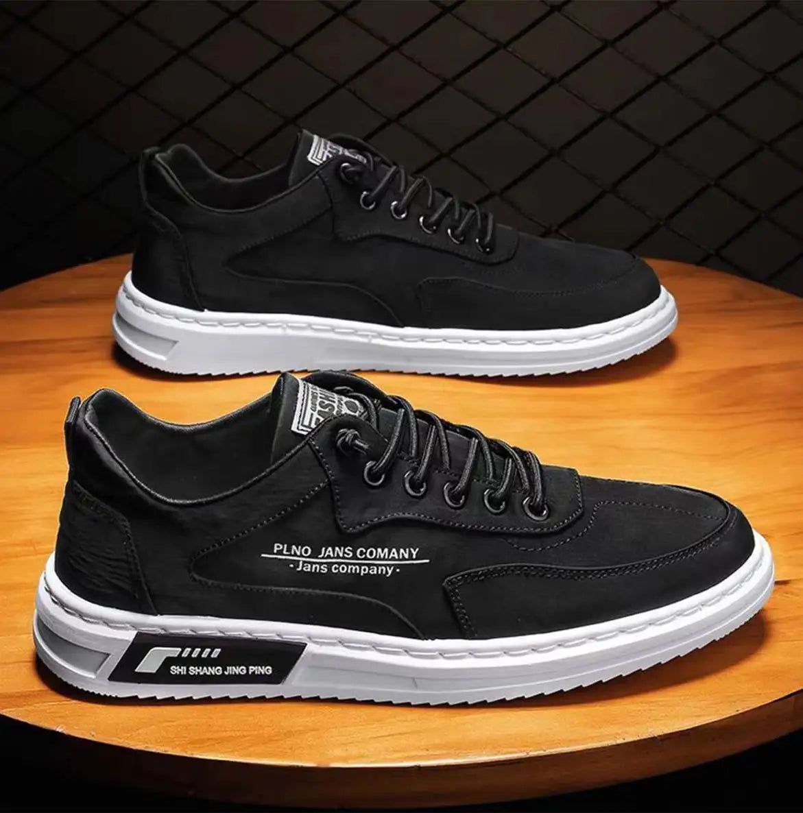 أحذية الرجال الفلكنة للرجال مسطحة غير قابلة للانزلاق أحذية رياضية مقاومة للبلى