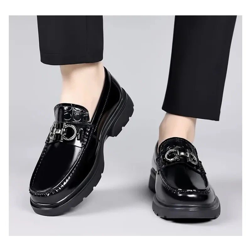 Vysoce kvalitní móda 2025 Náhodná plošina kožená boty Open Edge korálky špičkové trendy boty mokasíny