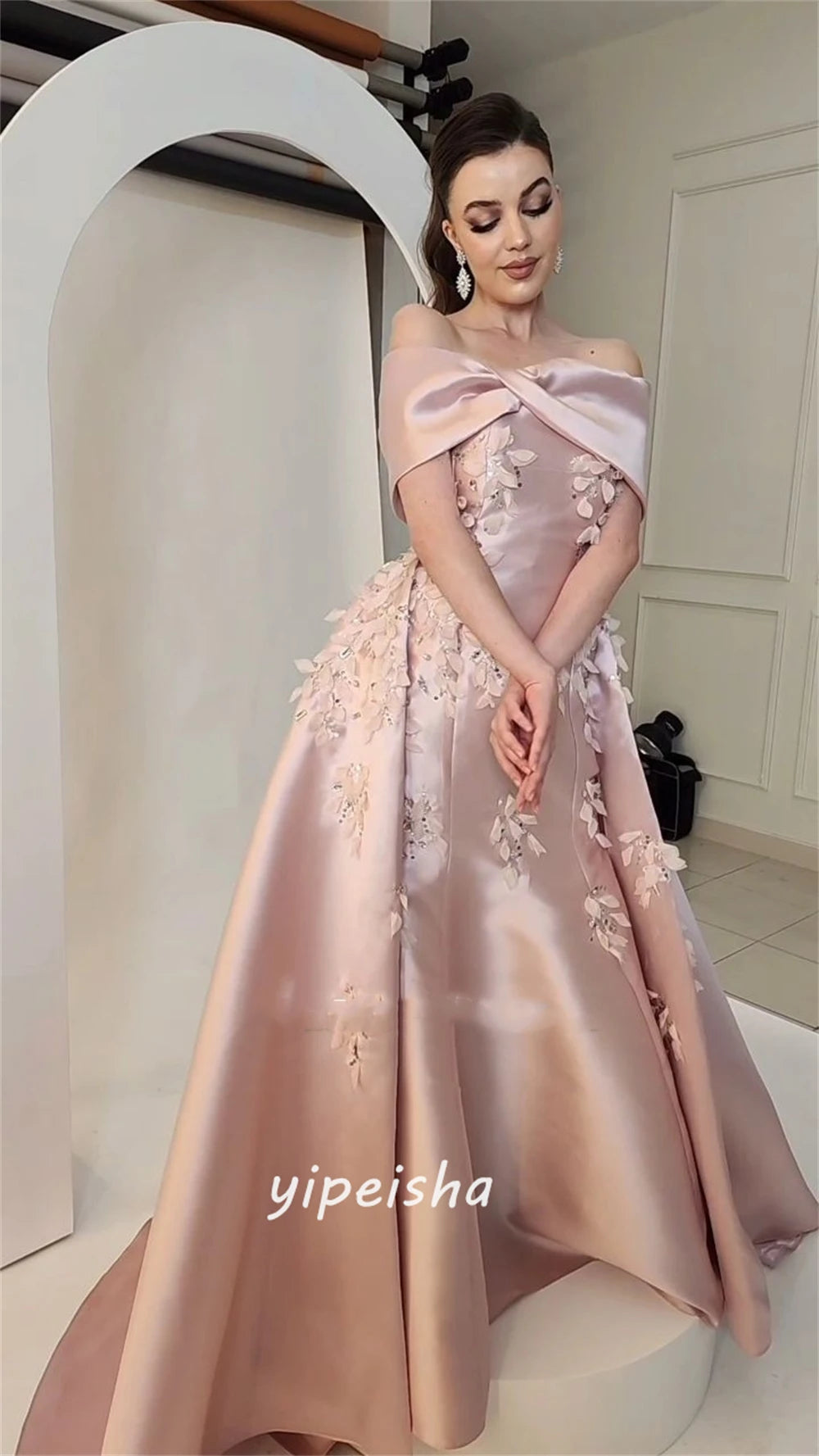 Customized Modern Style Off The Shoulder Ball Gown Beading Appliquess Bespoke Occasion Evening Dress