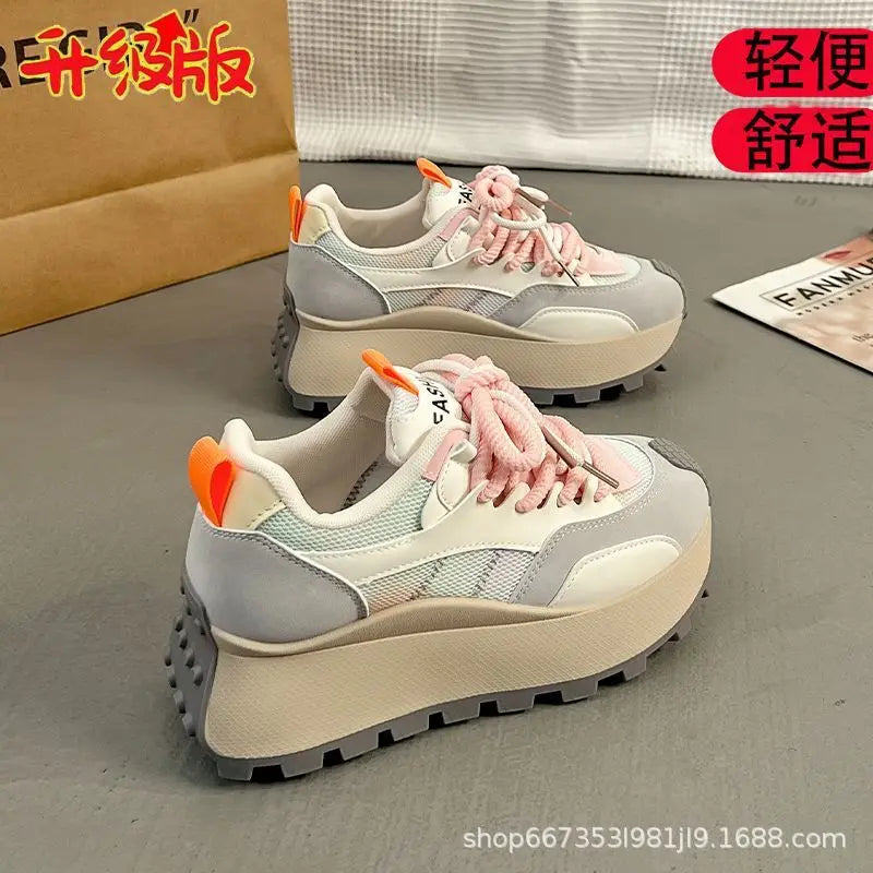 Jaro podzim Nové 2025 Dámské platformy Sneakers Prodyšná síť nelidně neformální boty pohodlné křížové vázané vulkanizované boty