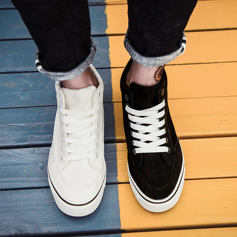 Sko menn Spring Autumn Lace-Up High Top Style Men Vulcanize Shoes Fashion Flats Youth Men Canvas Shoes Sneakers