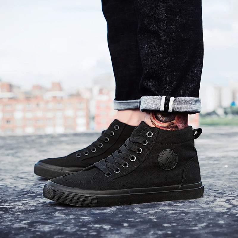 Sko menn Spring Autumn Lace-Up High Top Style Men Vulcanize Shoes Fashion Flats Youth Men Canvas Shoes Sneakers
