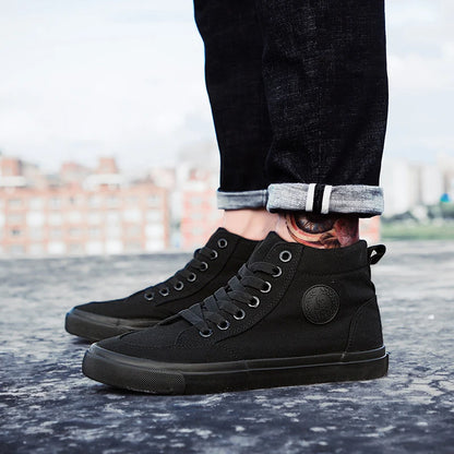 Sko menn Spring Autumn Lace-Up High Top Style Men Vulcanize Shoes Fashion Flats Youth Men Canvas Shoes Sneakers
