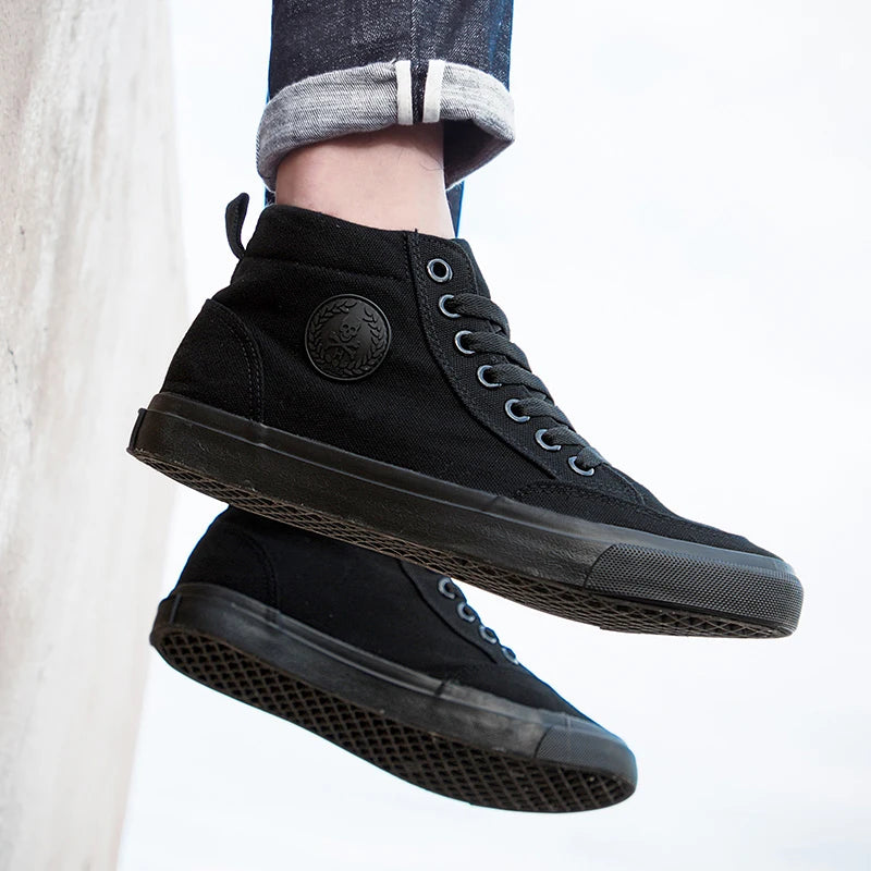 Sko menn Spring Autumn Lace-Up High Top Style Men Vulcanize Shoes Fashion Flats Youth Men Canvas Shoes Sneakers