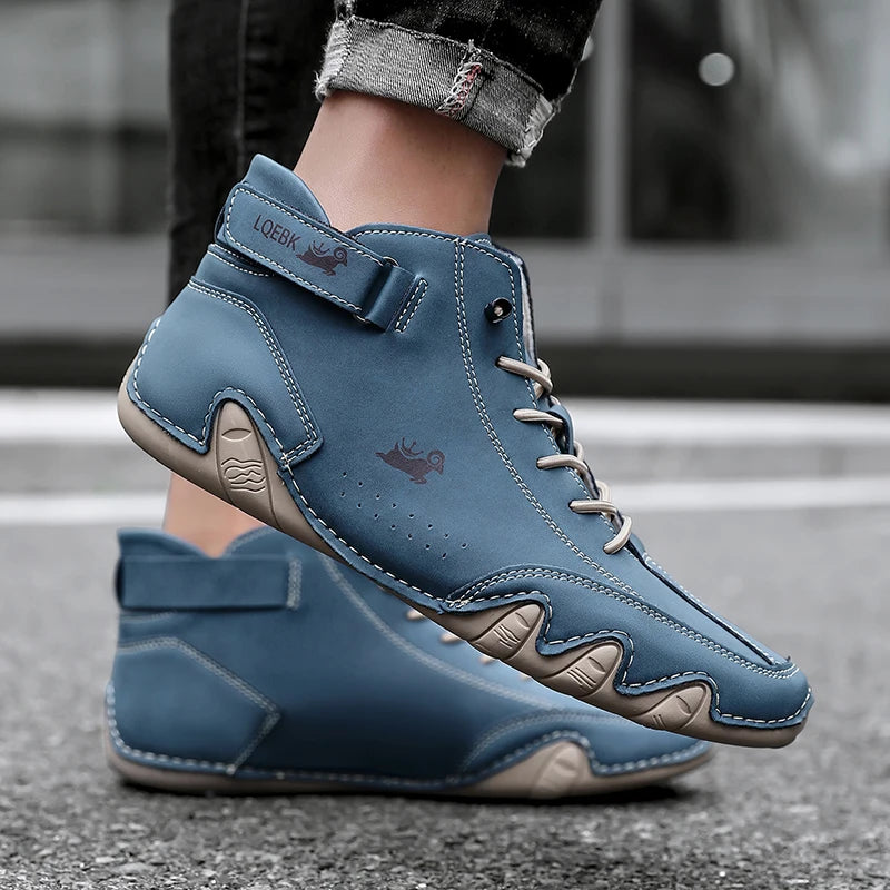 Chaussures décontractées en cuir baskets pour hommes Fashion Outdoor Logles de marche chaussures confortables chaussures de luxe Boots 2024 Nouveau