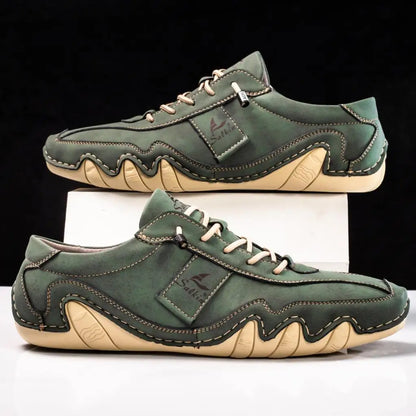 Nouveau 2024 printemps à la main les chaussures d'hommes décontractés à la main design de mode de mode Homme de boucles à plat respirants chaussures de conduite