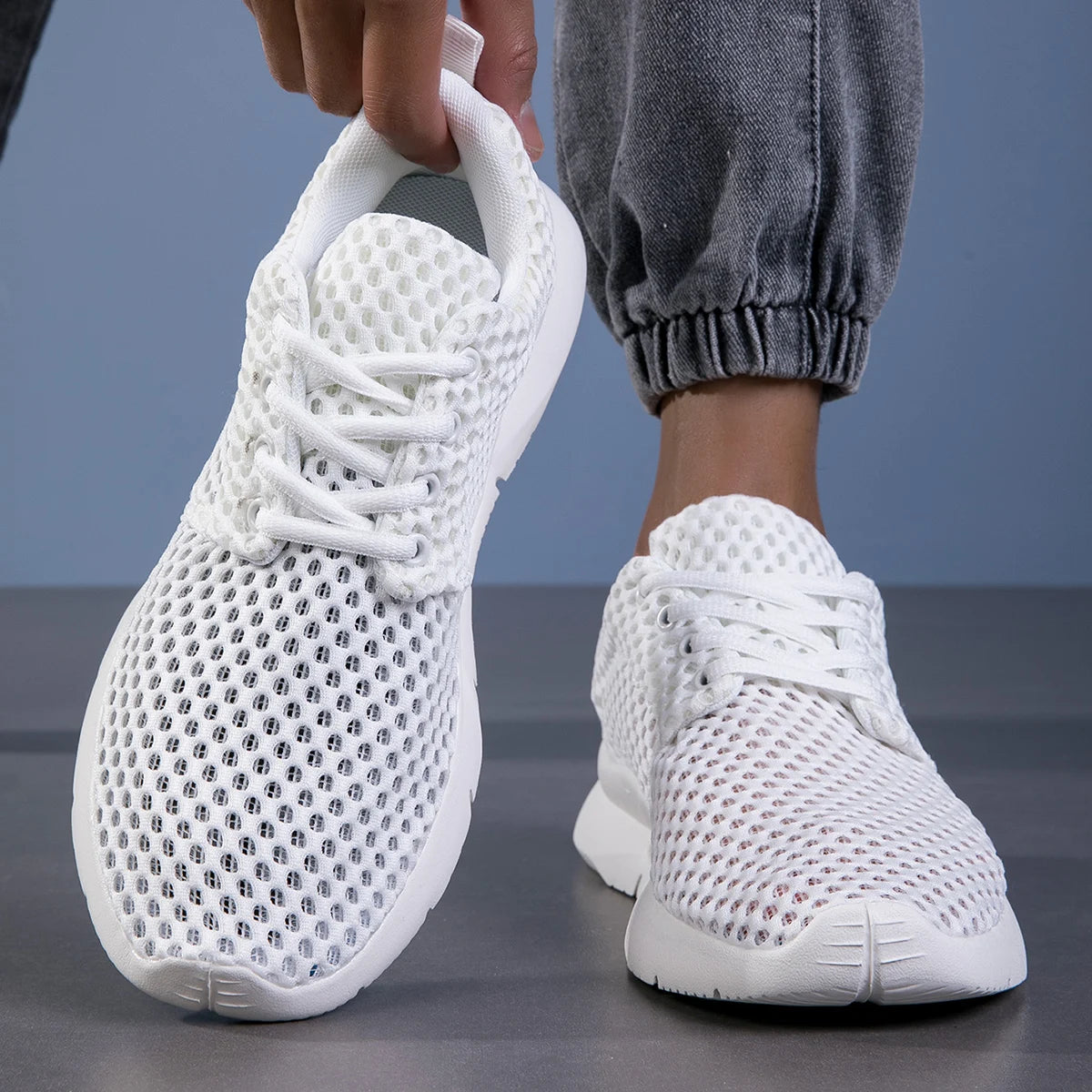 Nye hvite nettsko for menn pustende sommer lette fotturer komfortable uformelle sko svart slip-on drivende mannlige loafers