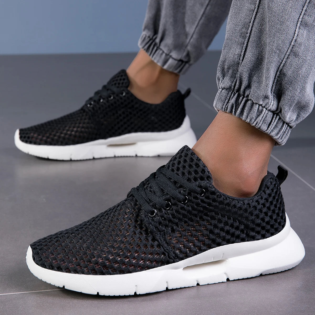 Nye hvite nettsko for menn pustende sommer lette fotturer komfortable uformelle sko svart slip-on drivende mannlige loafers