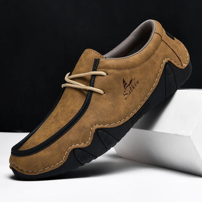 Nuove 2024 Scarpe da uomo casual in pelle fatte a mano in pelle Sneaker man per le scarpe da top bassa traspirabili con le scarpe piazzate con una taglia più dimensioni