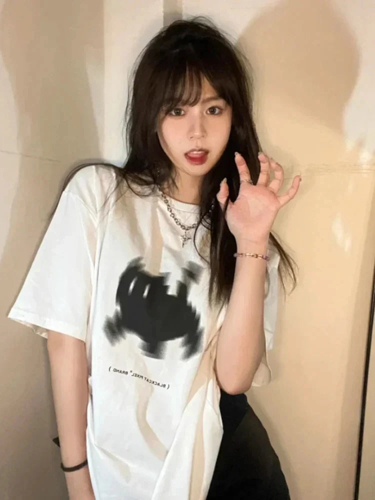 Koreanska mode kvinnors t-shirts svart katt pixel tecknade tryck toppar bekväma mjuka o-hals lösa korta ärm kvinnliga kläder