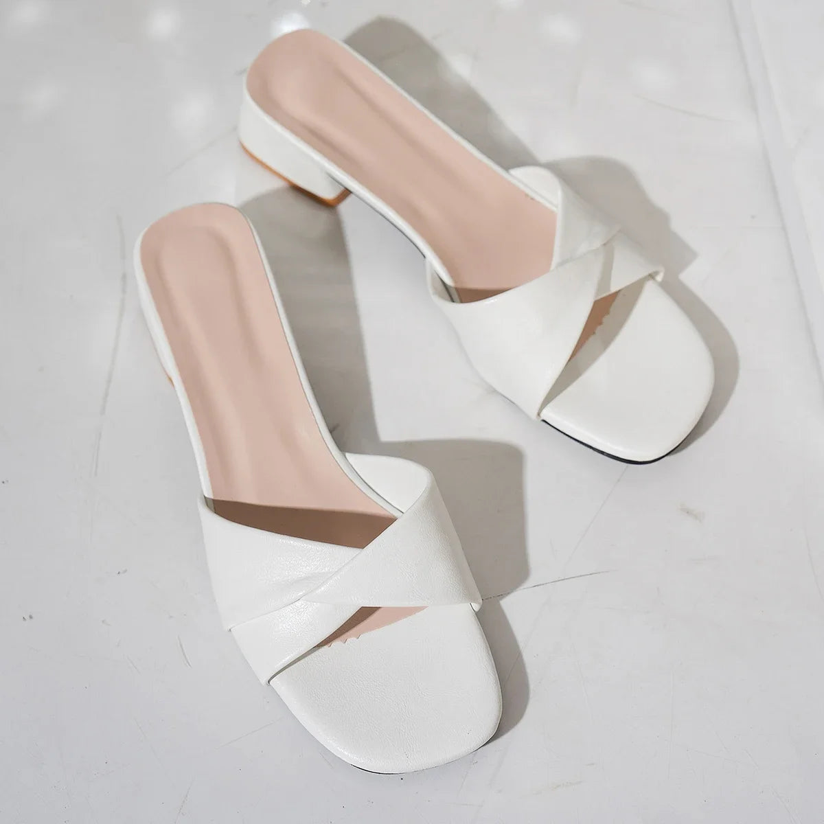 2025 Summer New Fashion Open Toe Solid Color Simple Leather Surface Versatile Candy Color Large Slippers Square Heel Shoes Women