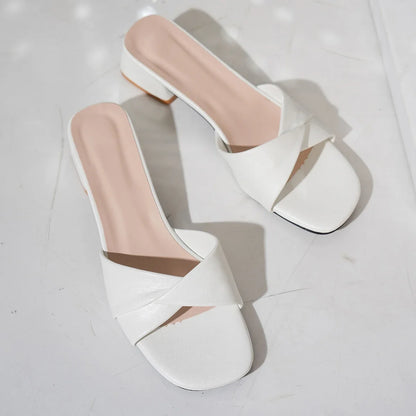 2025 Summer New Fashion Open Toe Solid Color Simple Leather Surface Versatile Candy Color Large Slippers Square Heel Shoes Women