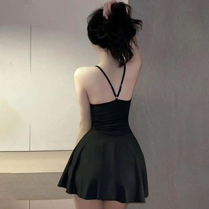 Sexy kvinner plisserte mikro mini dress bandasje glatt uniform slip mini dress nattklubbantrekk lokke ruffled kjole ryggløs