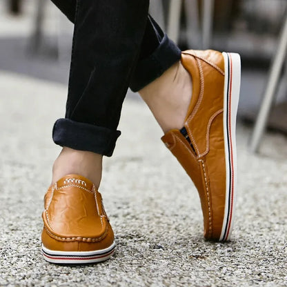 Kožené pánské příležitostné boty Flats Moccasins Men Loafers Party Driving Loafers boty Muž pravá kožená obchodní kancelář muži bota