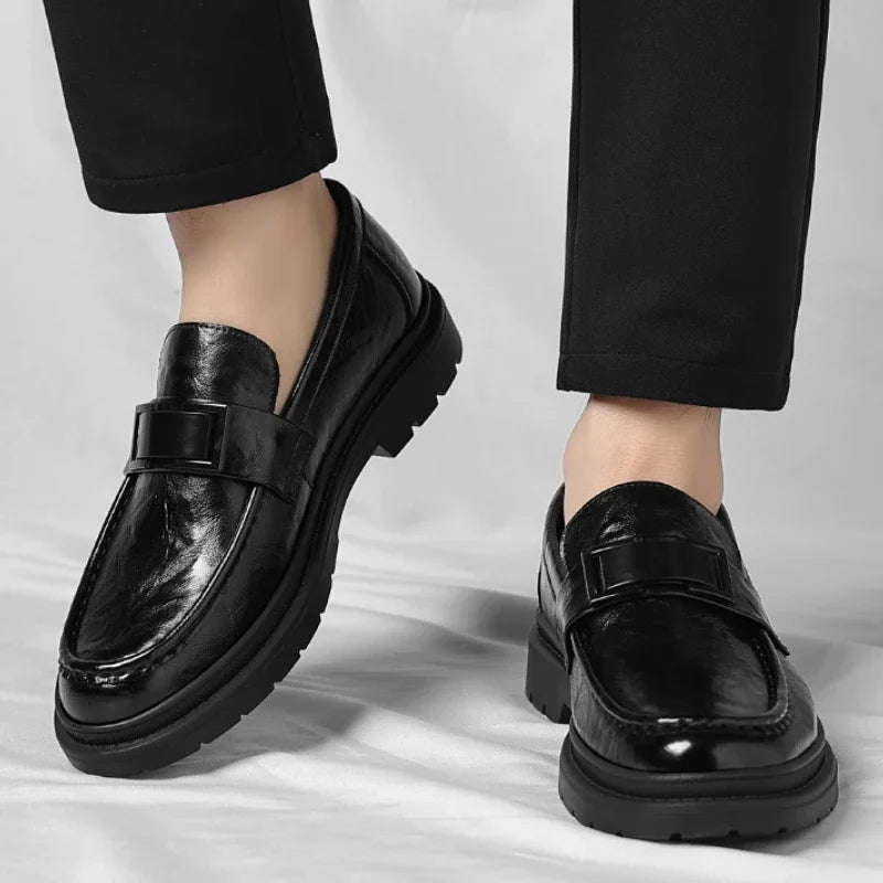 Vårhøst slip-on loafers for menn mote myk soled forretningsmenn kles sko britisk solidfarge designer skinn sko hann