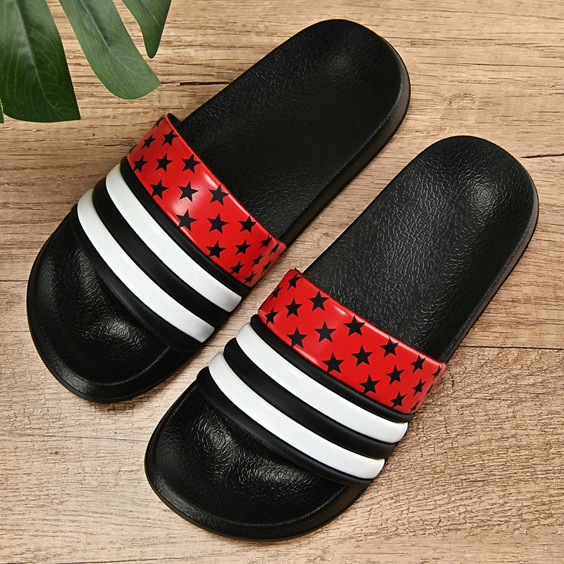 2025 Mens Slippers Mulheres deslizam casais de verão Sapato de praia Pontas macias Mulas de deslizamento Men Slippers Colo Casual Tamanho Big Size 37-48