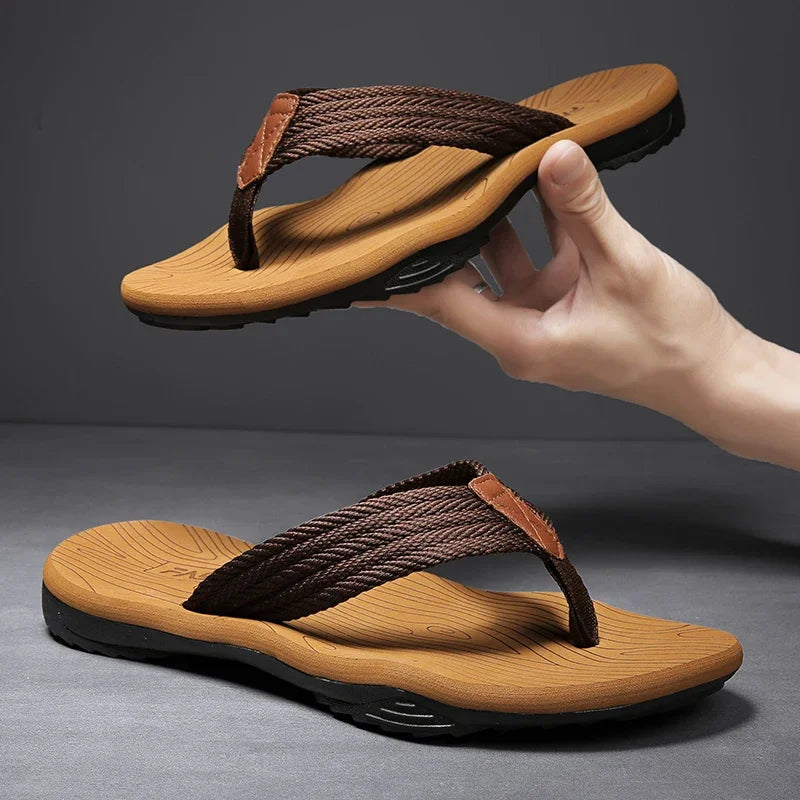 Hágæða vörumerki tískumenn Flip flops Summer Beach Flip Flips Men Casual Bireining Beach Men inniskór úti
