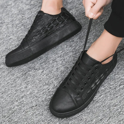 Krokodiltryck man casual skor mäns sneakers patent läder vulkaniserade skor lyxiga koreanska stil skor för män erkek ayakkabı