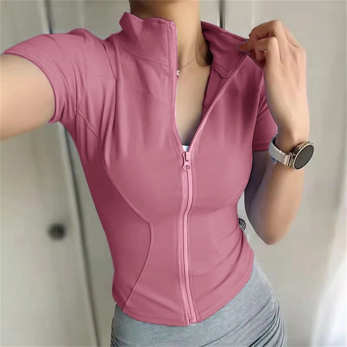 Kvinnor Summer Slim Yoga Tops Stand Collar Full dragkedja Korta ärmar Skjortor Solid träningskläder Gym Lunning Coats Lady Casual