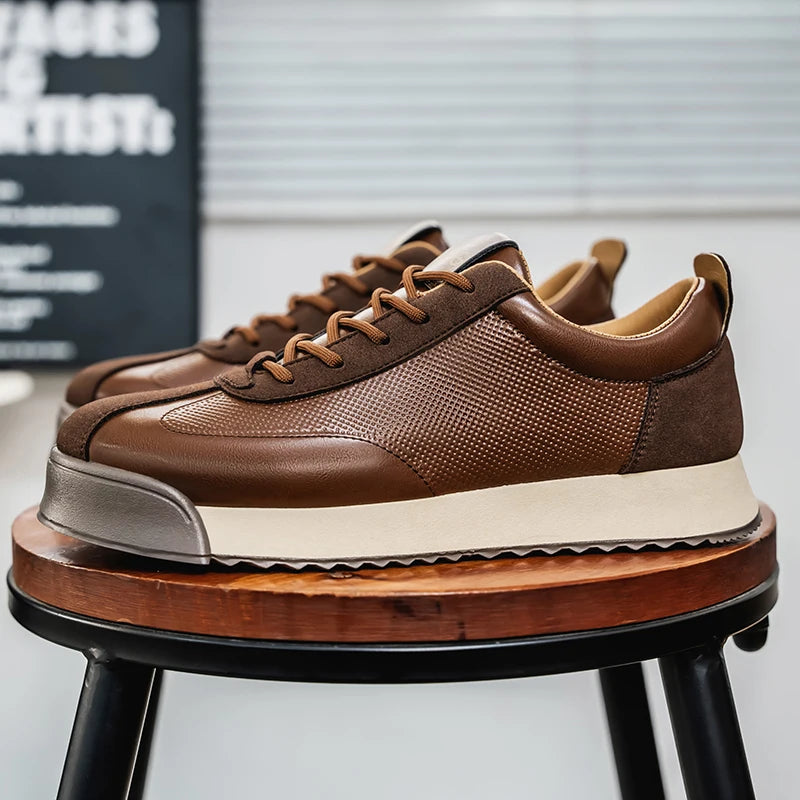 Ny håndlaget skinn herresko Mesh Breathable Fashion Non Slip Outdoor Daily Pendling Preppy Casual Festival Gaver Sneakers