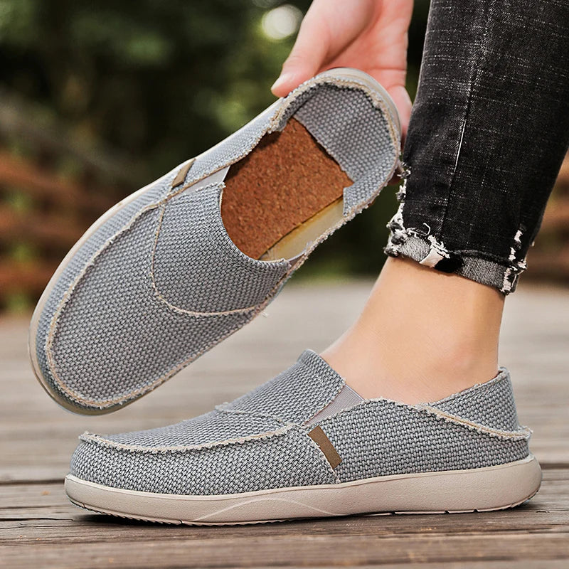 Ny ankomst vår sommer komfortable uformelle sko Lightweigh Mens Canvas Shoes for Men Slip-On Brand Fashion Flat Loafers Shoes