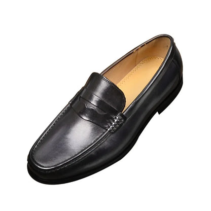 Luxury Men Penny Mocos de couro genuíno deslizam em sapatos pretos casuais vestidos