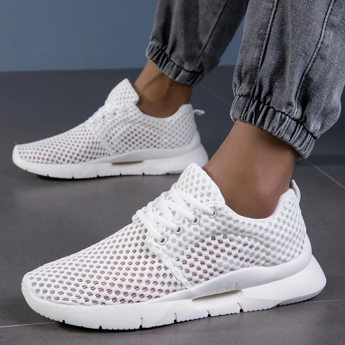 Nye hvite nettsko for menn pustende sommer lette fotturer komfortable uformelle sko svart slip-on drivende mannlige loafers