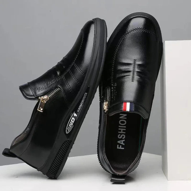2024 Nouvelles chaussures en cuir décontractées pour hommes modes de mode automne slimon plate de commerce de boutiques
