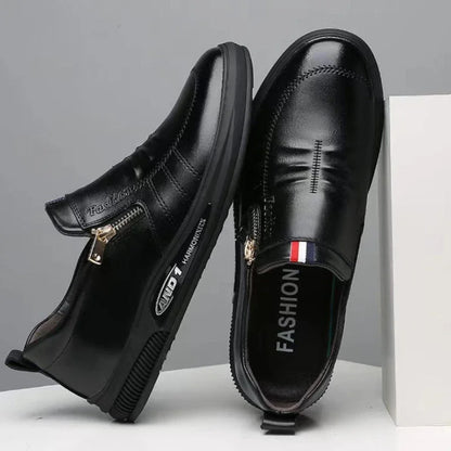 2024 Nouvelles chaussures en cuir décontractées pour hommes modes de mode automne slimon plate de commerce de boutiques