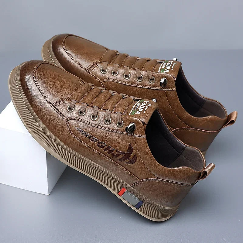 Divatos férfi alkalmi cipő Egyszerű férfi retro valódi bőrcipő elegáns, hivatalos ingázó munka cipő ingyenes szállítás