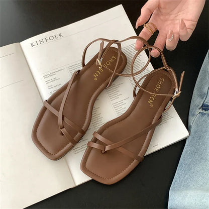 2025 Summer Gladiátorské ženy sandály Módní móda Elegantní úzký kapela Clip Boty Boty Comforts