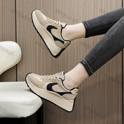 Sneakers de plate-forme à fond épais de la femme Nouveau mélange Nouveau mélange Couleur à lacets Chaussures décontractées femme Round Toe non glissade Vulcanie Sport Chaussures