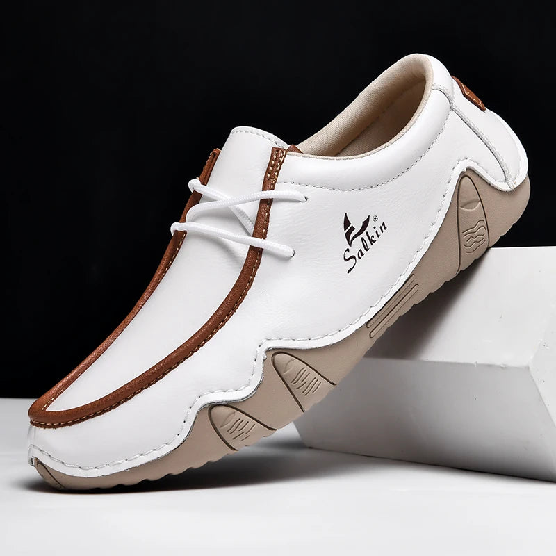 Nuove 2024 Scarpe da uomo casual in pelle fatte a mano in pelle Sneaker man per le scarpe da top bassa traspirabili con le scarpe piazzate con una taglia più dimensioni