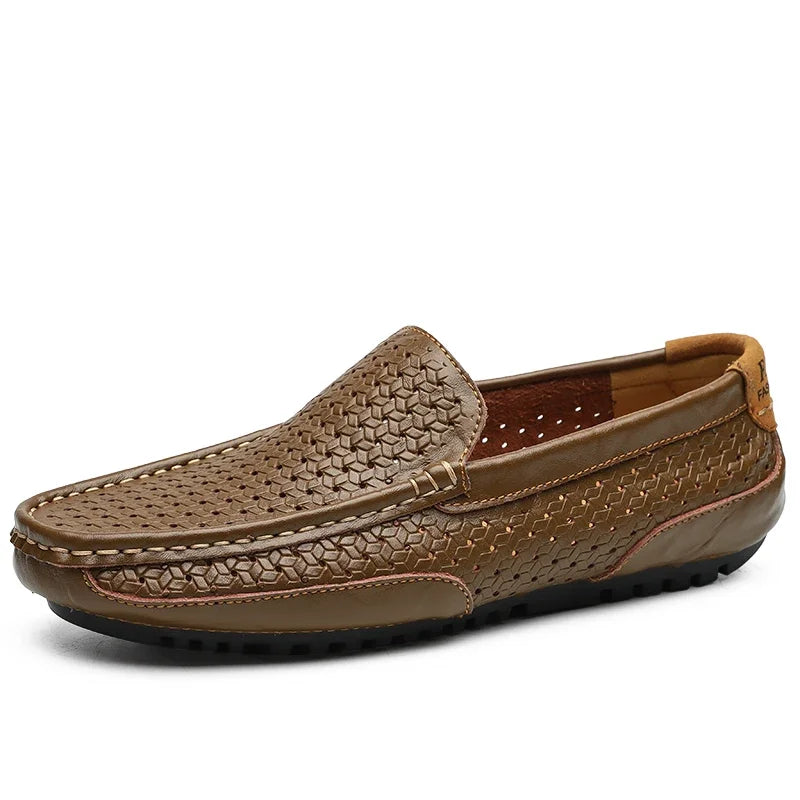 2023 Men d'été Chaussures décontractées marque de luxe de mocassins pour hommes en cuir authentiques mocassins creux en blindage respirant sur les chaussures de conduite