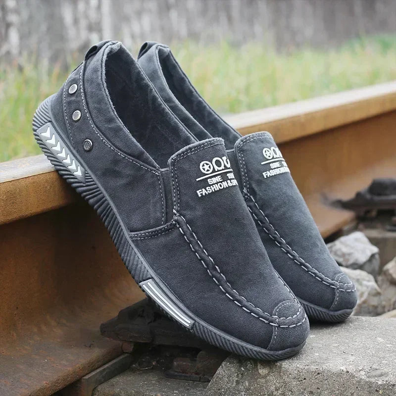 Denim Pánské plátno boty Sklouzněte na tenisky Muž na léto 2025 Nové venkovní řízení mokasinu trendy vintage mochéra boty pro muže