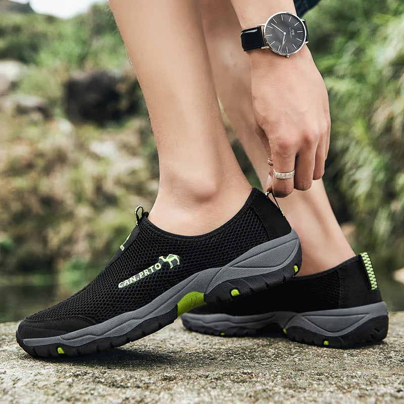Muoti kesäkengät miehet rento kengät verkko ulkona hengittävä liukuvat asunnot miehet lenkkarit mukavat veden leipomot zapatillas