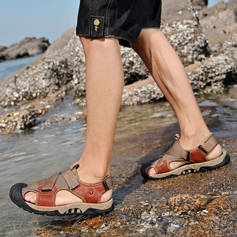 Sommer menn sandaler ekte skinn herre casual sko utendørs menn skinn sandaler for menn strandsko romerske herresko merkevare
