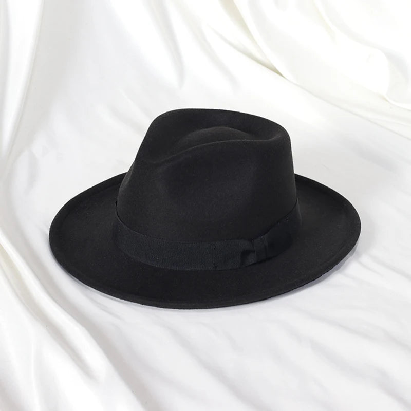 2022 Nya mode män fedoras hatt kvinnors jazzhatt med fluga elegant vår svart ullblandning mössa utomhus fellans hatt