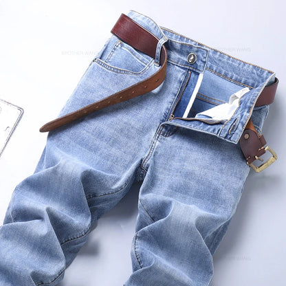 Vårens lyseblå slanke jeans Stilig casual strekkstoff denimbukser klassiske bukser røyker grå