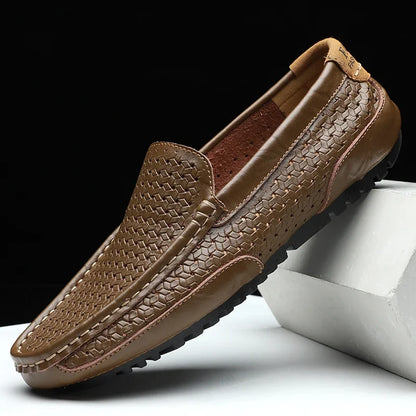 2023 Men d'été Chaussures décontractées marque de luxe de mocassins pour hommes en cuir authentiques mocassins creux en blindage respirant sur les chaussures de conduite