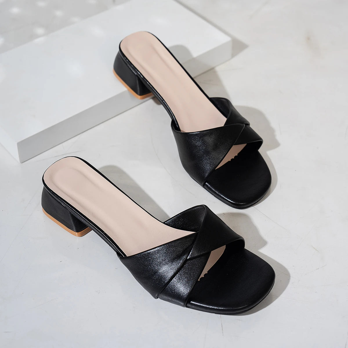 2025 Summer New Fashion Open Toe Solid Color Simple Leather Surface Versatile Candy Color Large Slippers Square Heel Shoes Women