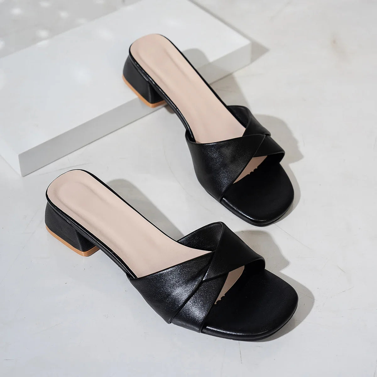2025 Summer New Fashion Open Toe Solid Color Simple Leather Surface Versatile Candy Color Large Slippers Square Heel Shoes Women