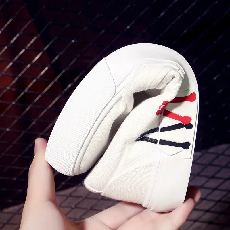 2023 Nya dukskor Män sommarklassiska loafers män casual skor andas lata promenader platta män skor sneakers plus storlek 47