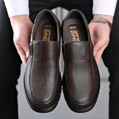 Oryginalne skórzane ręcznie robione buty 2023 Buty swobodne dla mężczyzn płaska platforma spacerowana butami na zewnątrz mokasyny oddychające trampki oddychające