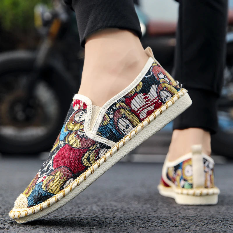 2025 Hot Men Loafers Fashion Embroidered Flat Shoes Moccasin Men Summer Casual Slip On Shoes Men Comfort Canvas Footwear Male