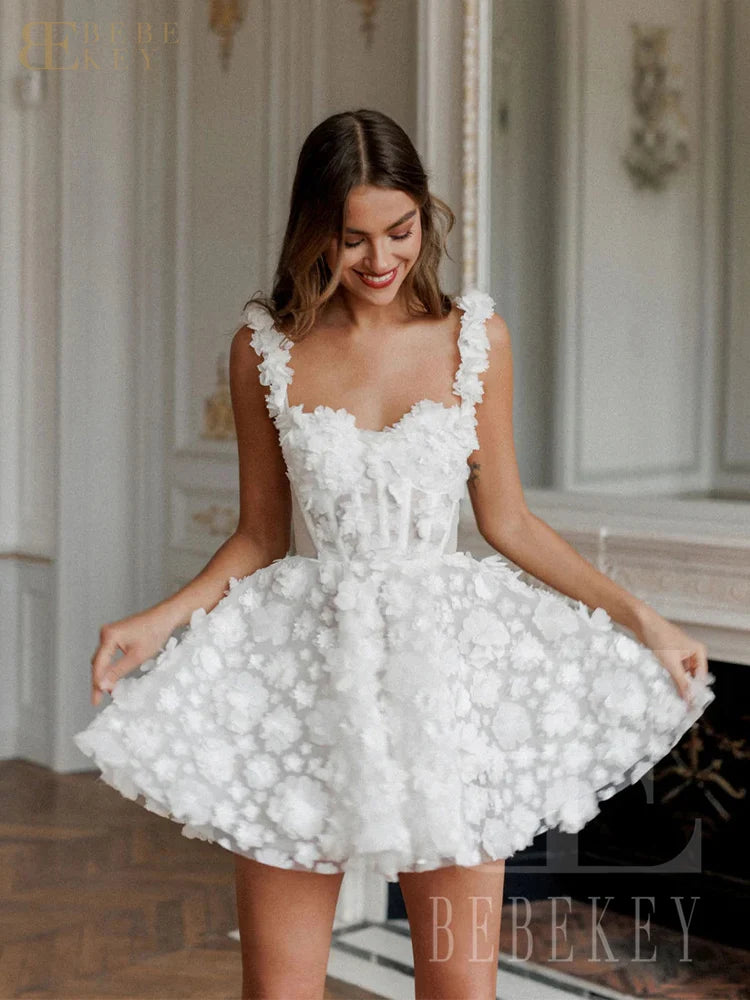 Bebekey Customized 3D Flower Mini Prom Kleider kurze Spaghetti-Träger A-Line Spitzenabend Partykleid formelle Partykleid Robe