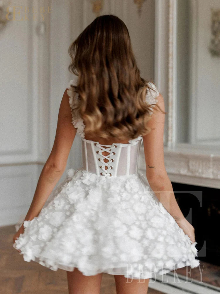 Bebekey Customized 3D Flower Mini Prom Kleider kurze Spaghetti-Träger A-Line Spitzenabend Partykleid formelle Partykleid Robe
