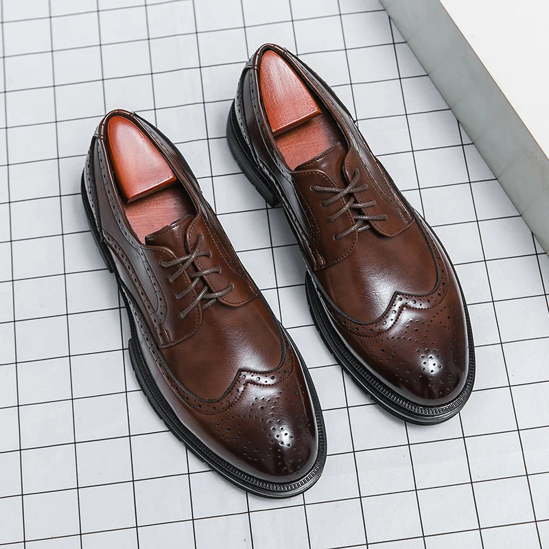 Alta qualidade masculina Sapatos Oxford Sapatos de Moda Bottom Moda Business Designer masculino Sapatos de couro casual brilhante